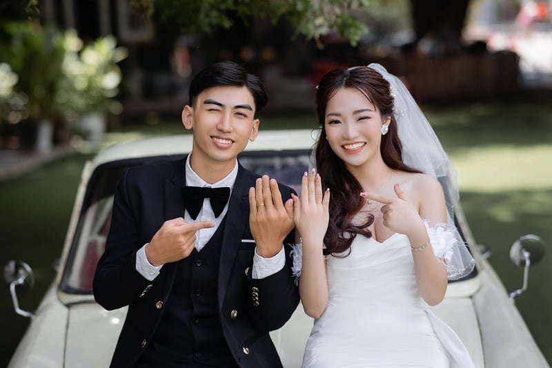 Wedding Couple Kissing